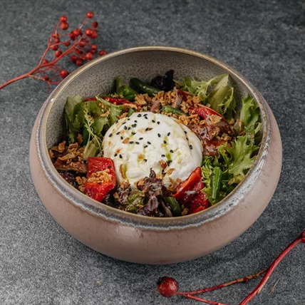 Salad with veal and burrata